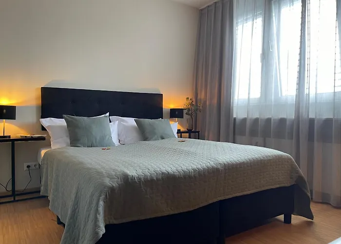 Paragon ApartmentsAirport Hotel